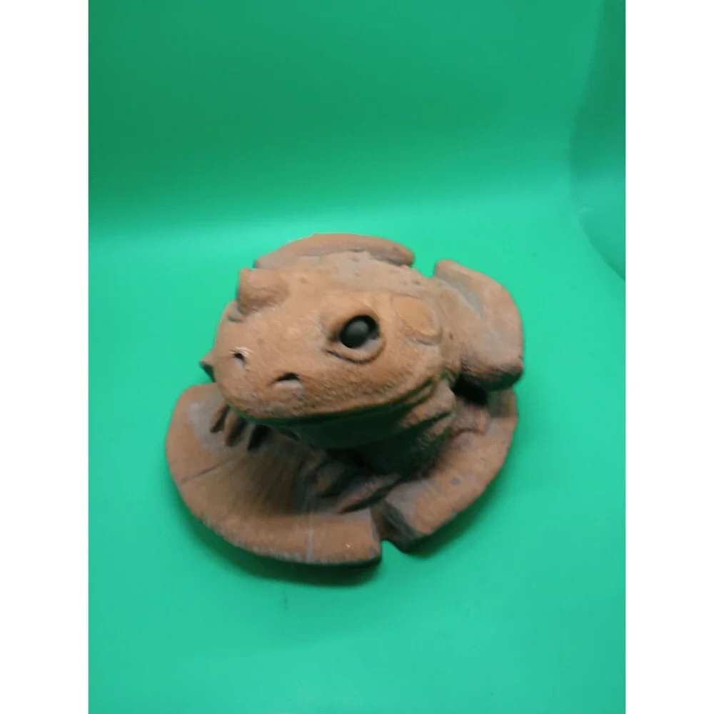 Crarved Stone Frog On Lily Pad Statue Figurine Beige & Green 4